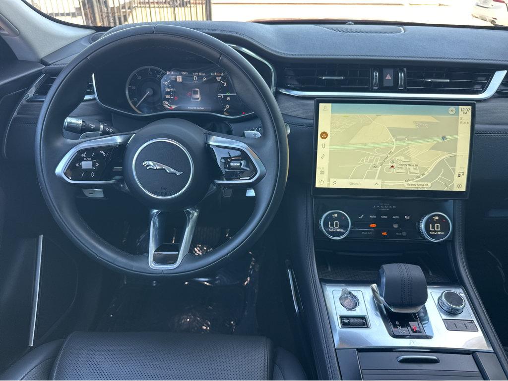 Jaguar F-PACE photo 20