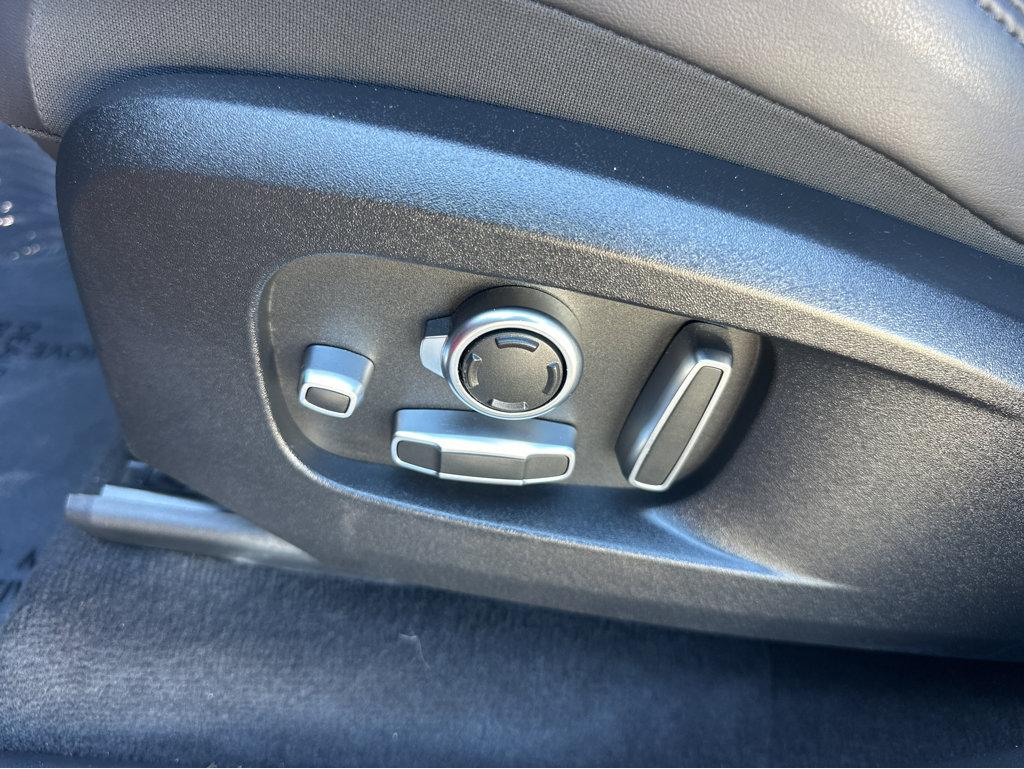 Jaguar F-PACE photo 32