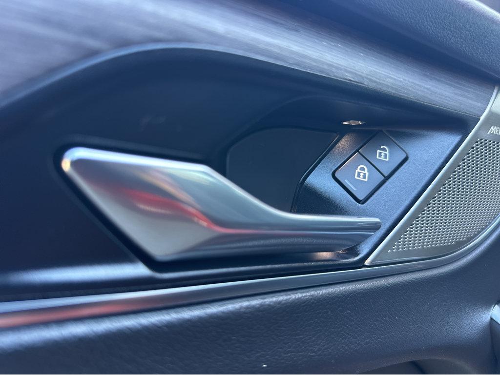Jaguar F-PACE photo 33