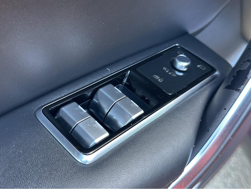 Jaguar F-PACE photo 34