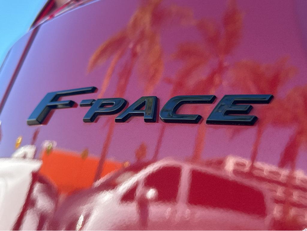 Jaguar F-PACE photo 40
