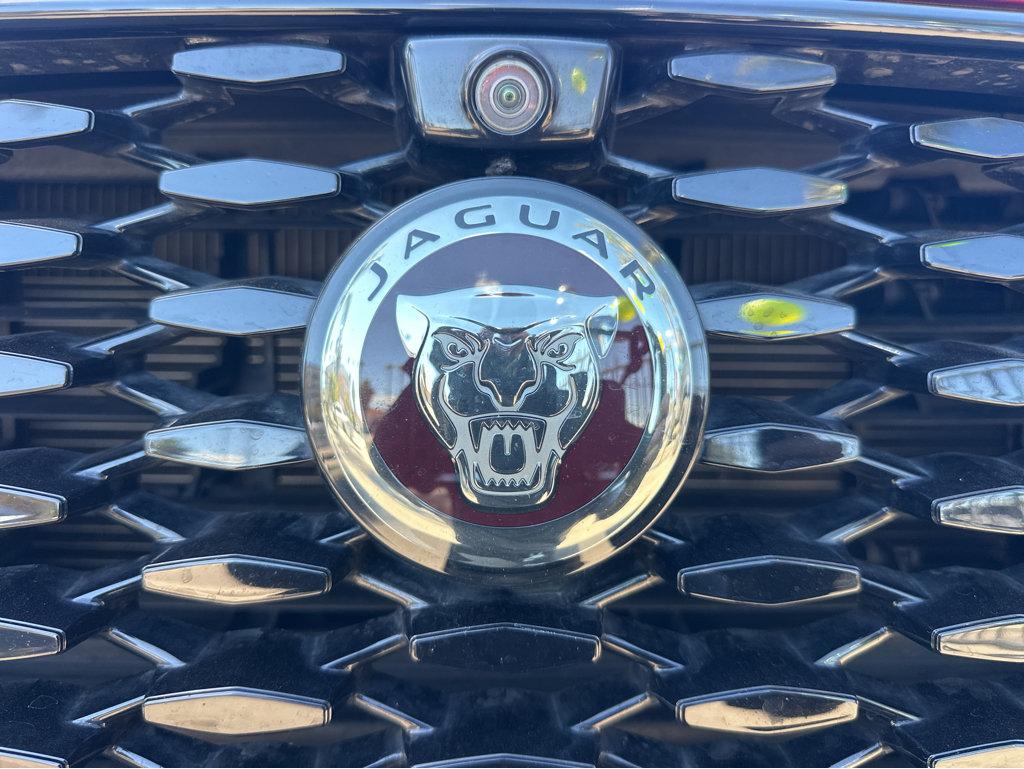 Jaguar F-PACE photo 44