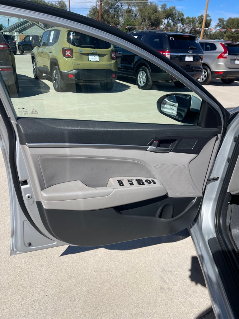 2020 Hyundai Elantra SEL - Photo 11