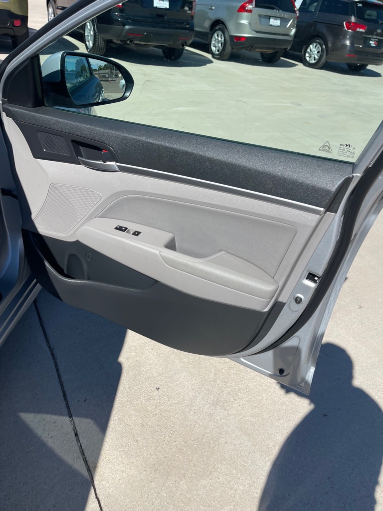 2020 Hyundai Elantra SEL - Photo 17