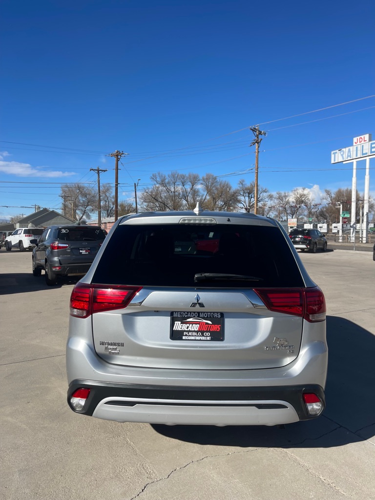 2019 Mitsubishi Outlander photo 2