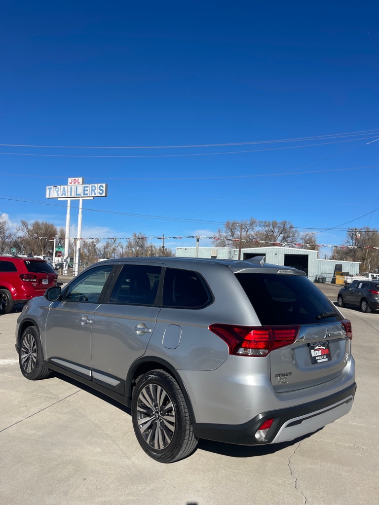 2019 Mitsubishi Outlander photo 3