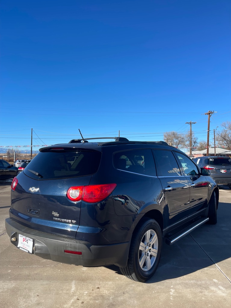 2011 Chevrolet Traverse 1LT photo 3