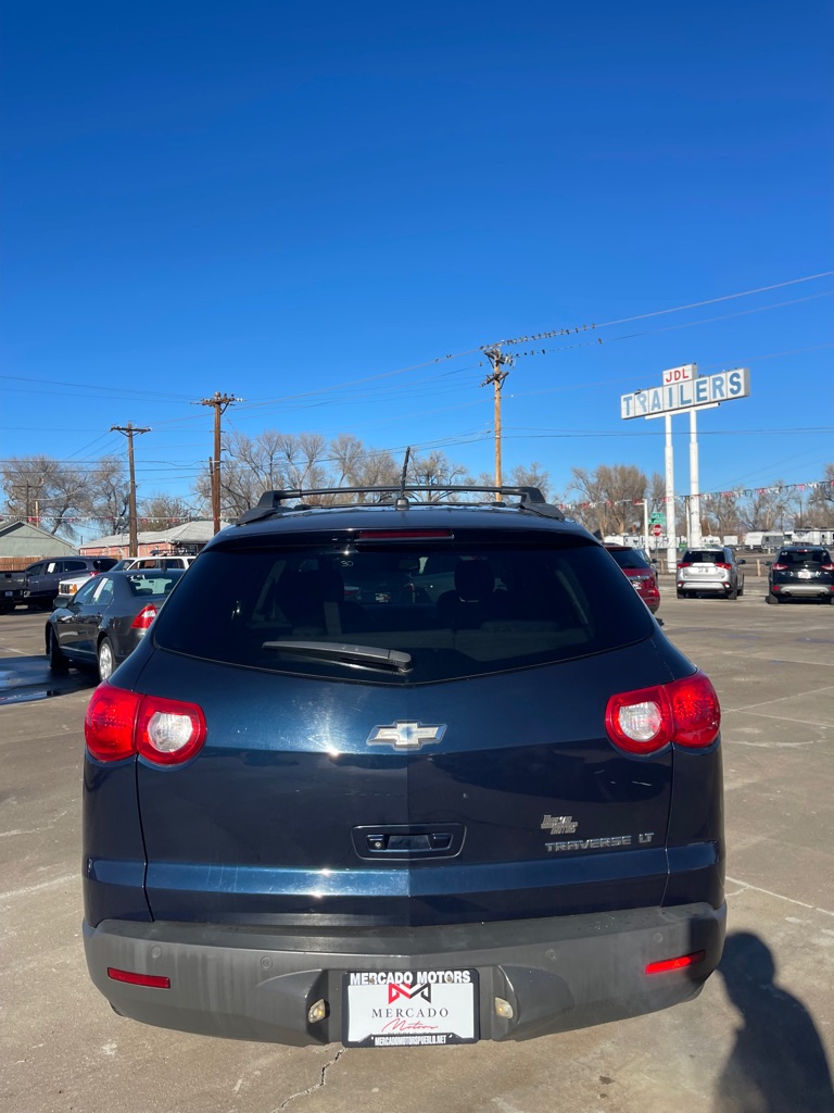 2011 Chevrolet Traverse 1LT photo 4