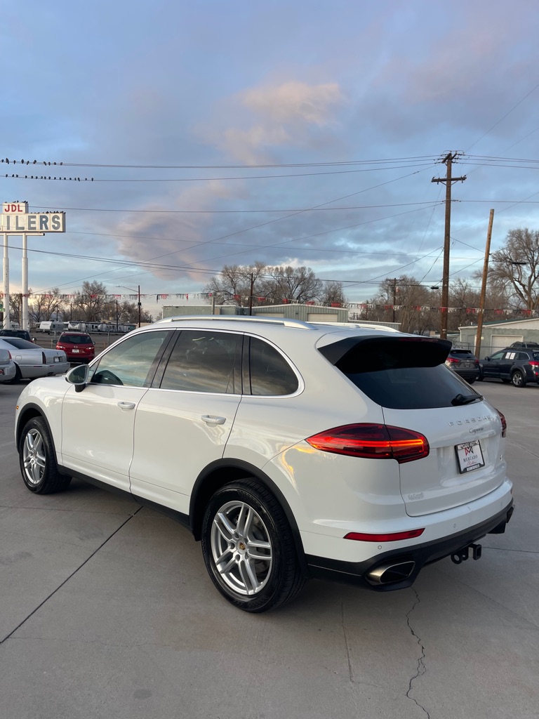 2016 Porsche Cayenne photo 2