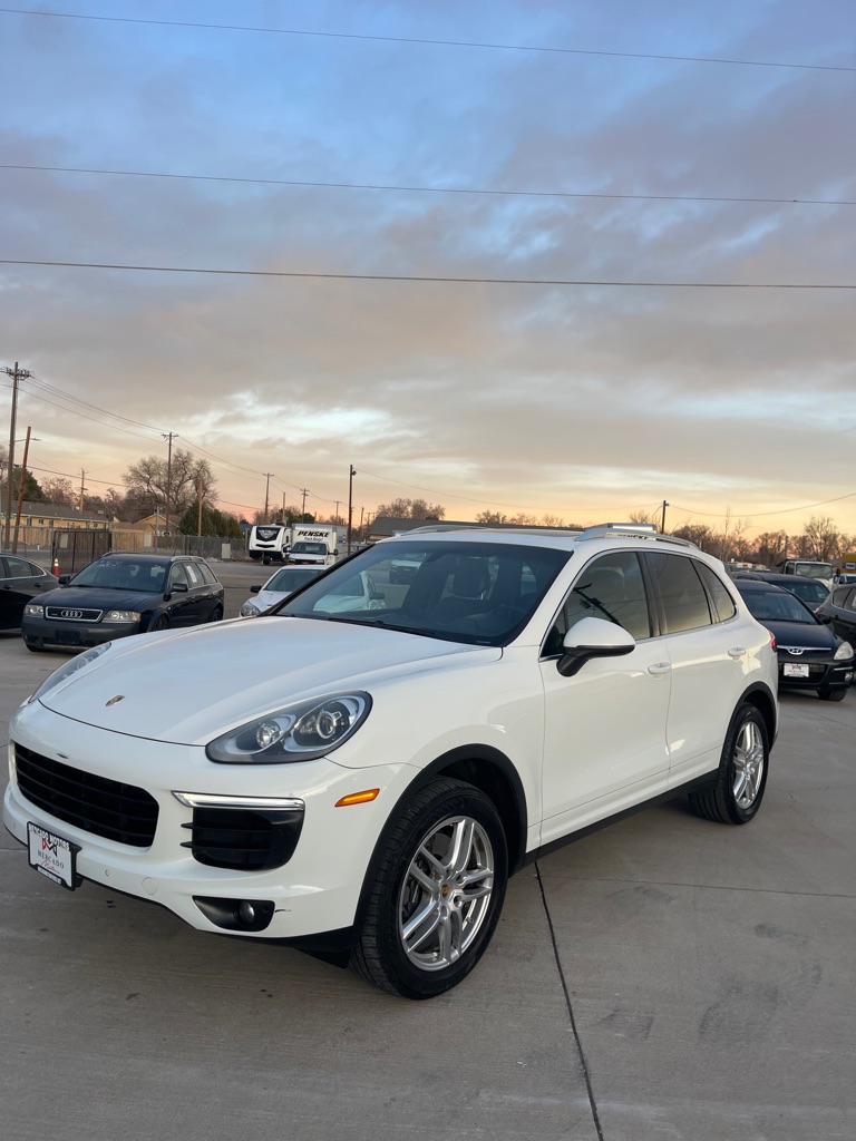 2016 Porsche Cayenne photo 3