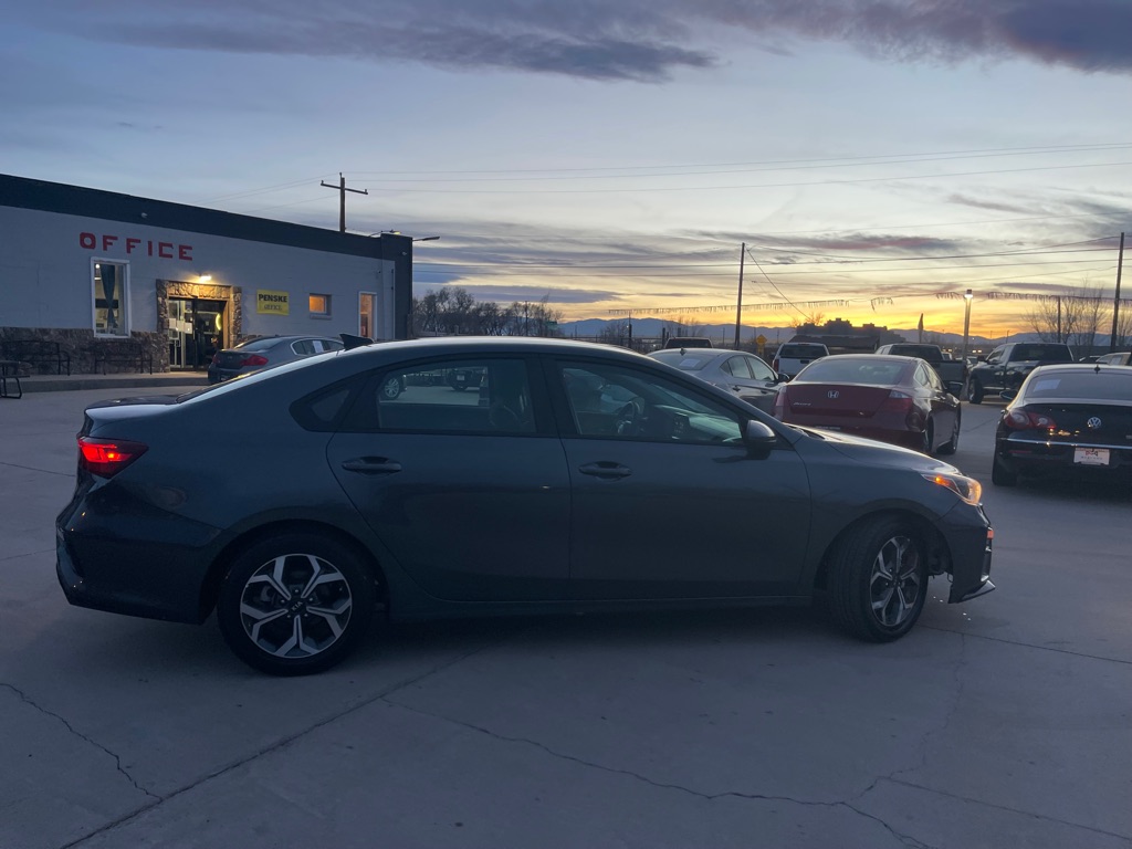 2021 Kia Forte LXS - Photo 2