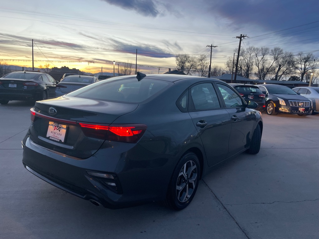 2021 Kia Forte LXS - Photo 3