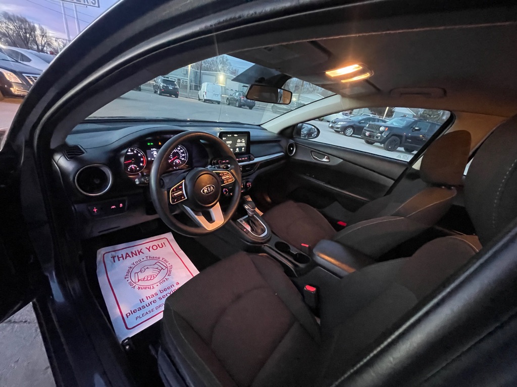 2021 Kia Forte LXS - Photo 9