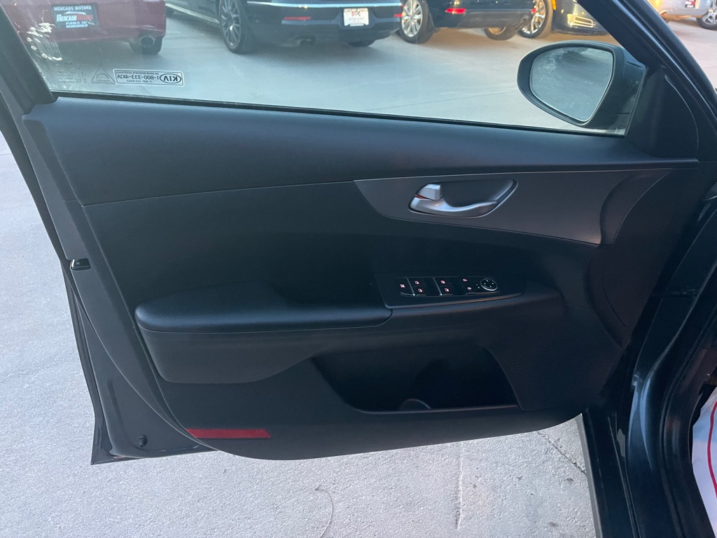 2021 Kia Forte LXS - Photo 10