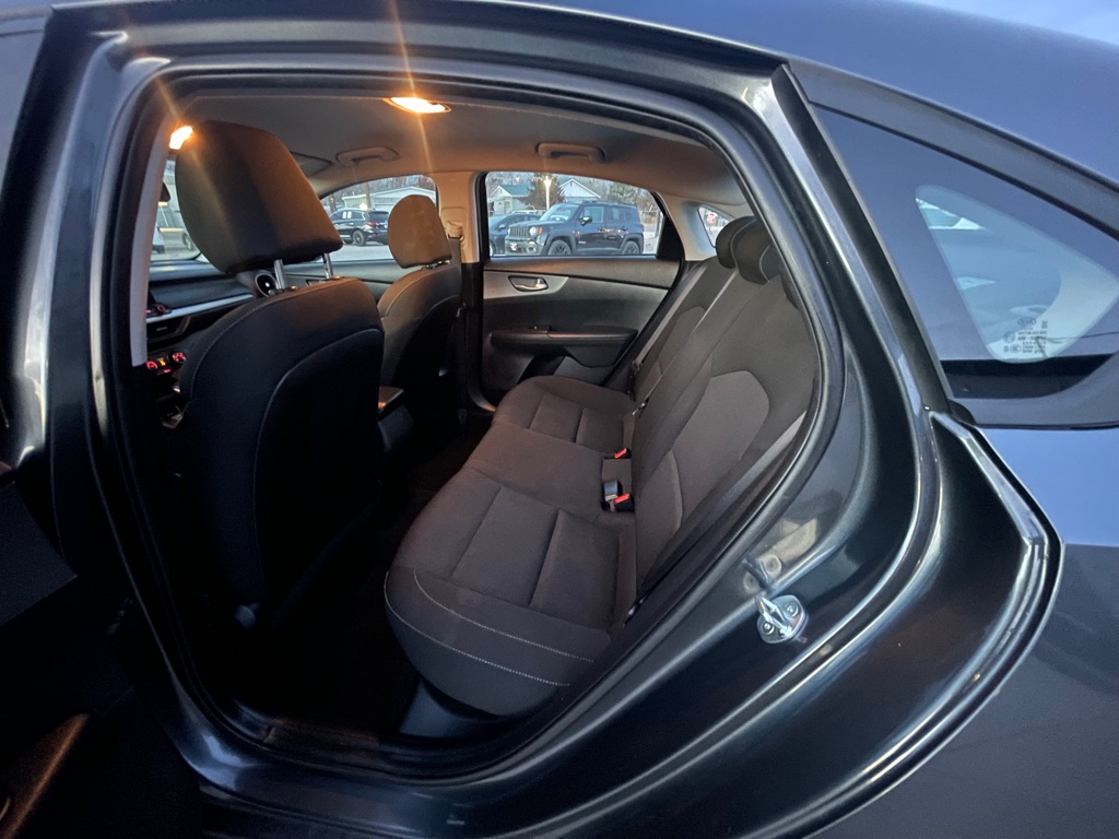 2021 Kia Forte LXS - Photo 11