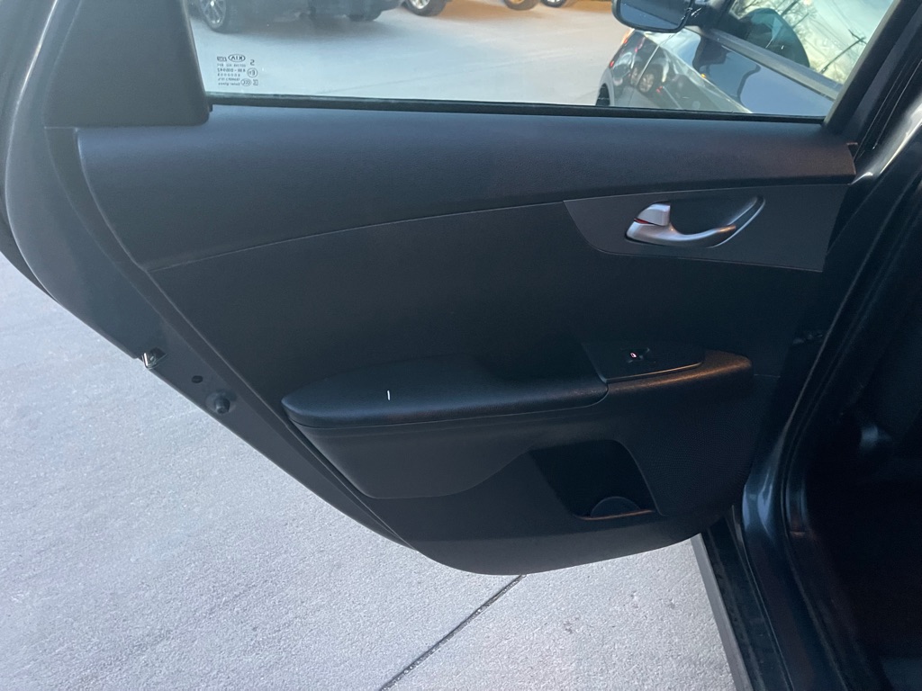 2021 Kia Forte LXS - Photo 12