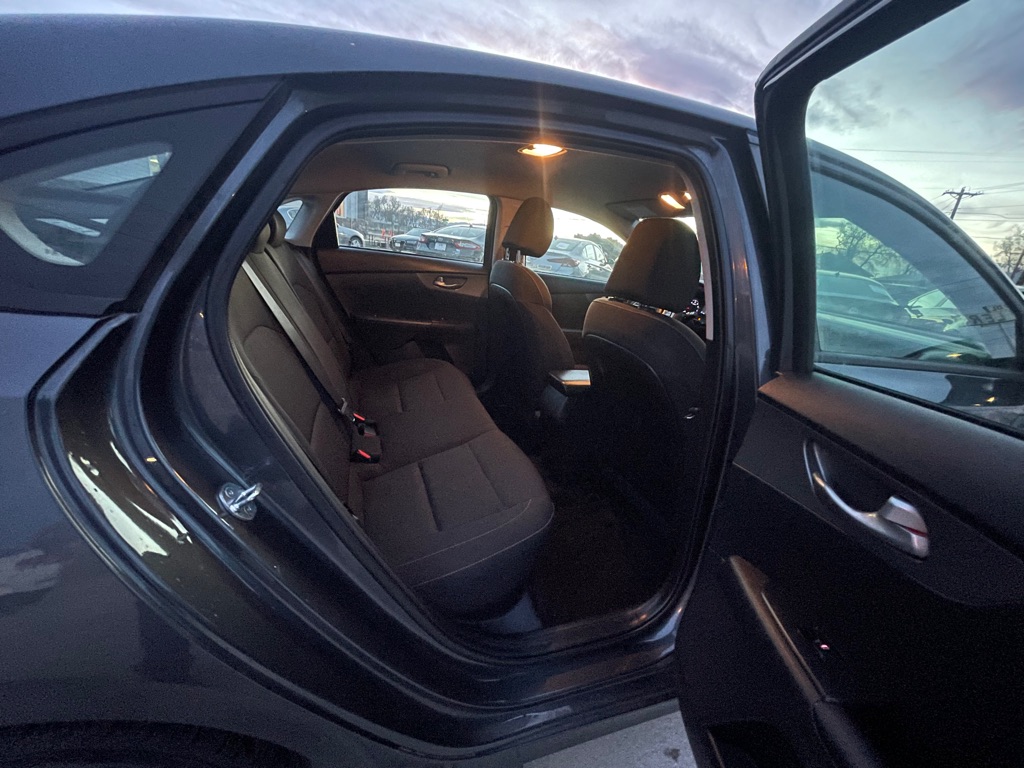 2021 Kia Forte LXS - Photo 13