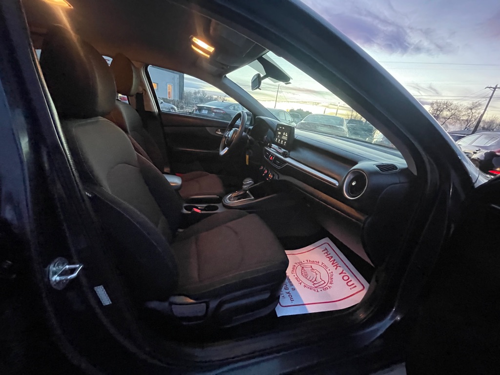 2021 Kia Forte LXS - Photo 14