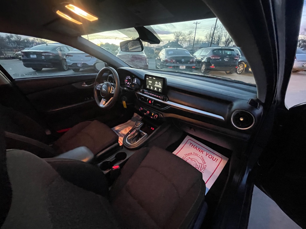 2021 Kia Forte LXS - Photo 15