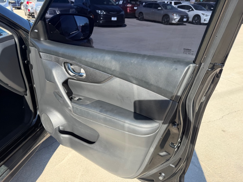 Nissan Rogue photo 18