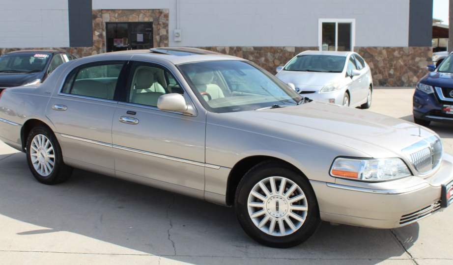 2003 Lincoln Town Car Signature