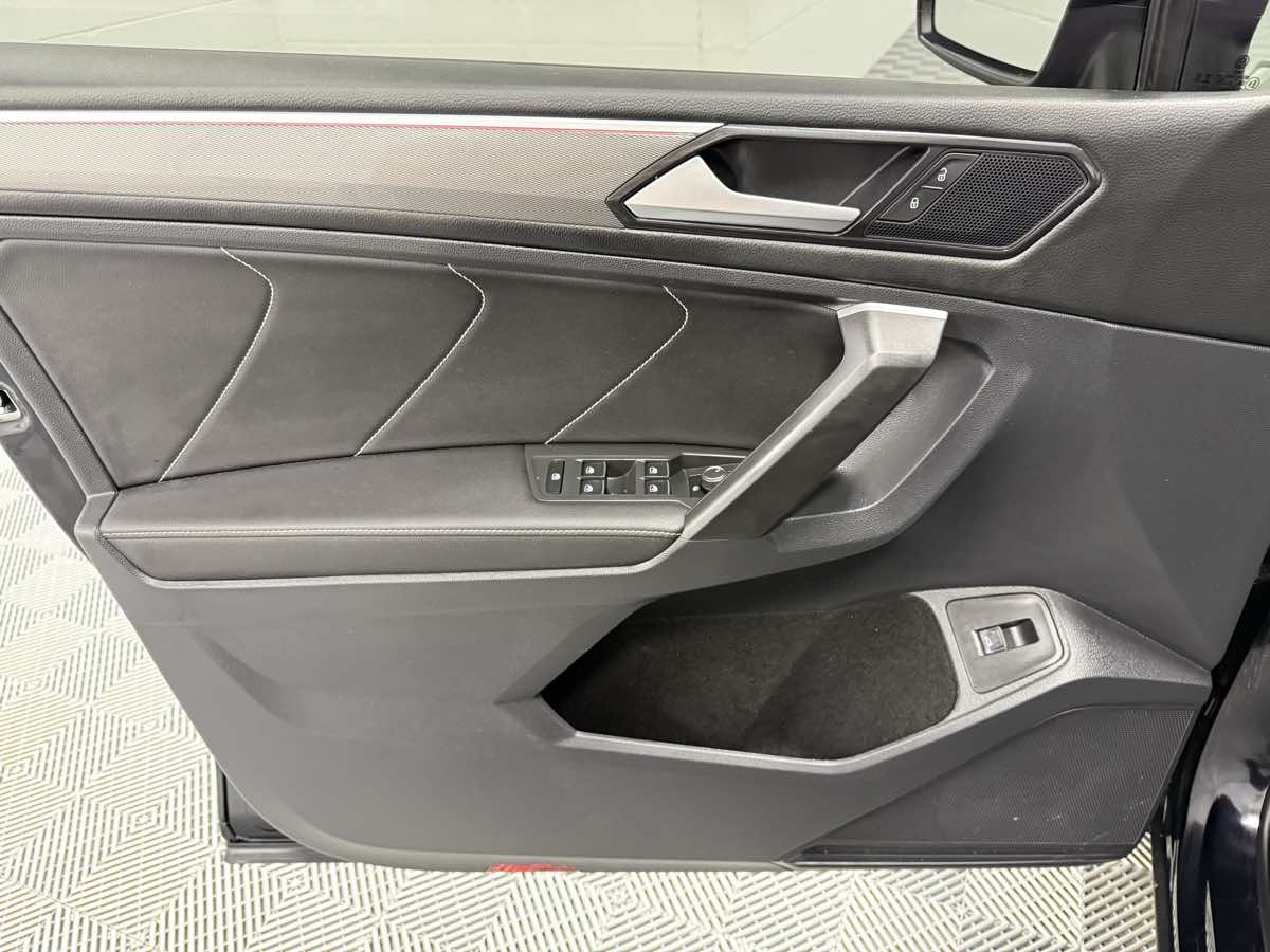 2024 Volkswagen Tiguan SE R-Line Black photo 3