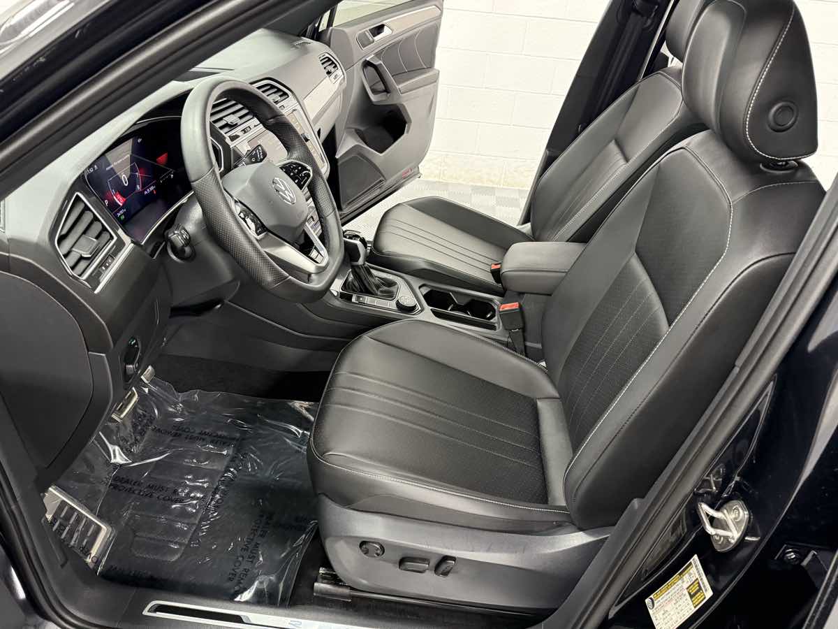 2024 Volkswagen Tiguan SE R-Line Black photo 5