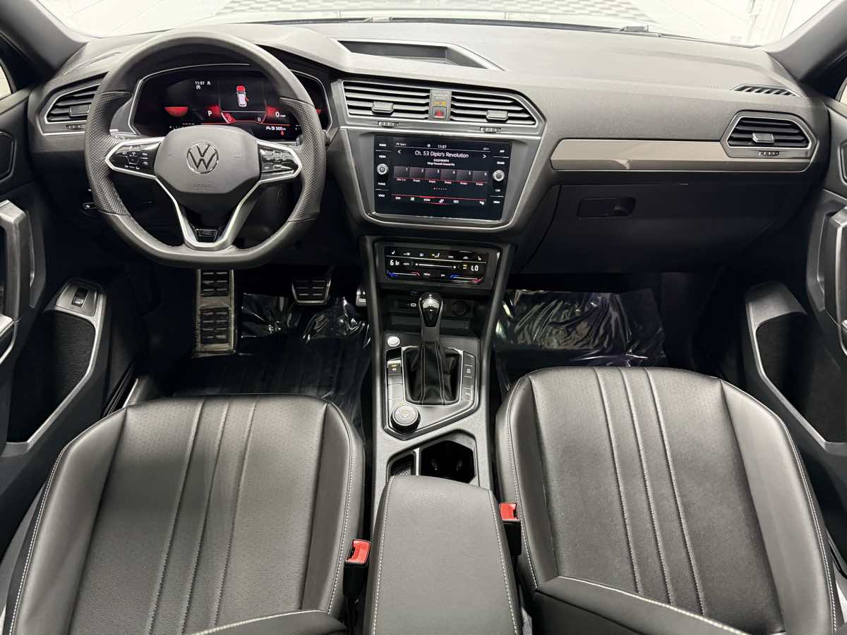 2024 Volkswagen Tiguan SE R-Line Black photo 6