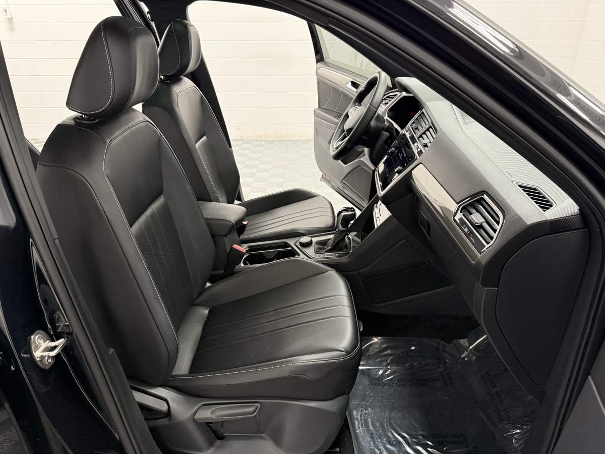 2024 Volkswagen Tiguan SE R-Line Black photo 9
