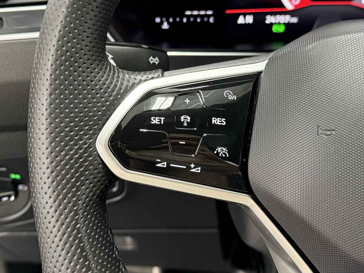 2024 Volkswagen Tiguan SE R-Line Black photo 11