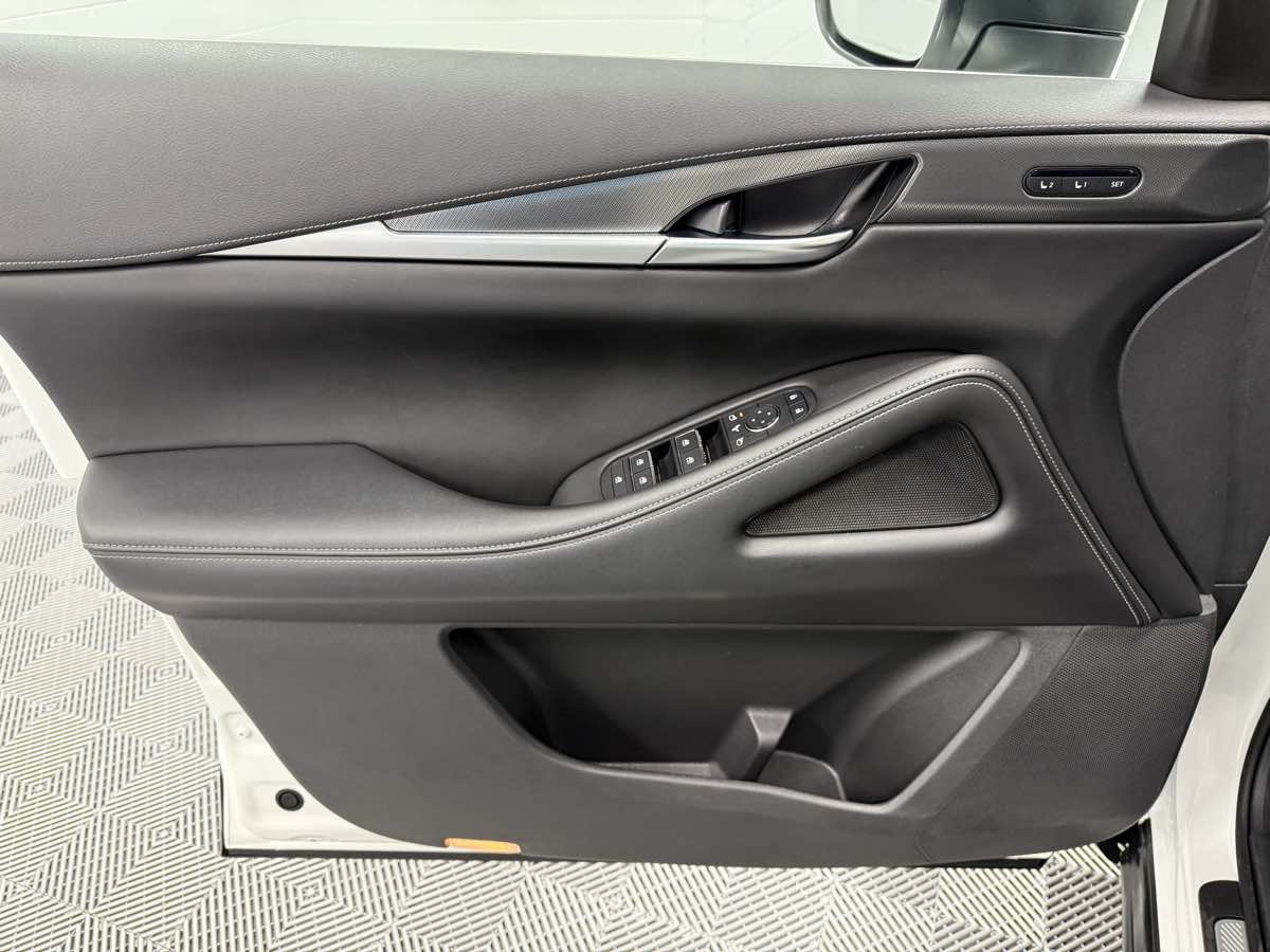 2024 Infiniti QX60 Luxe photo 2
