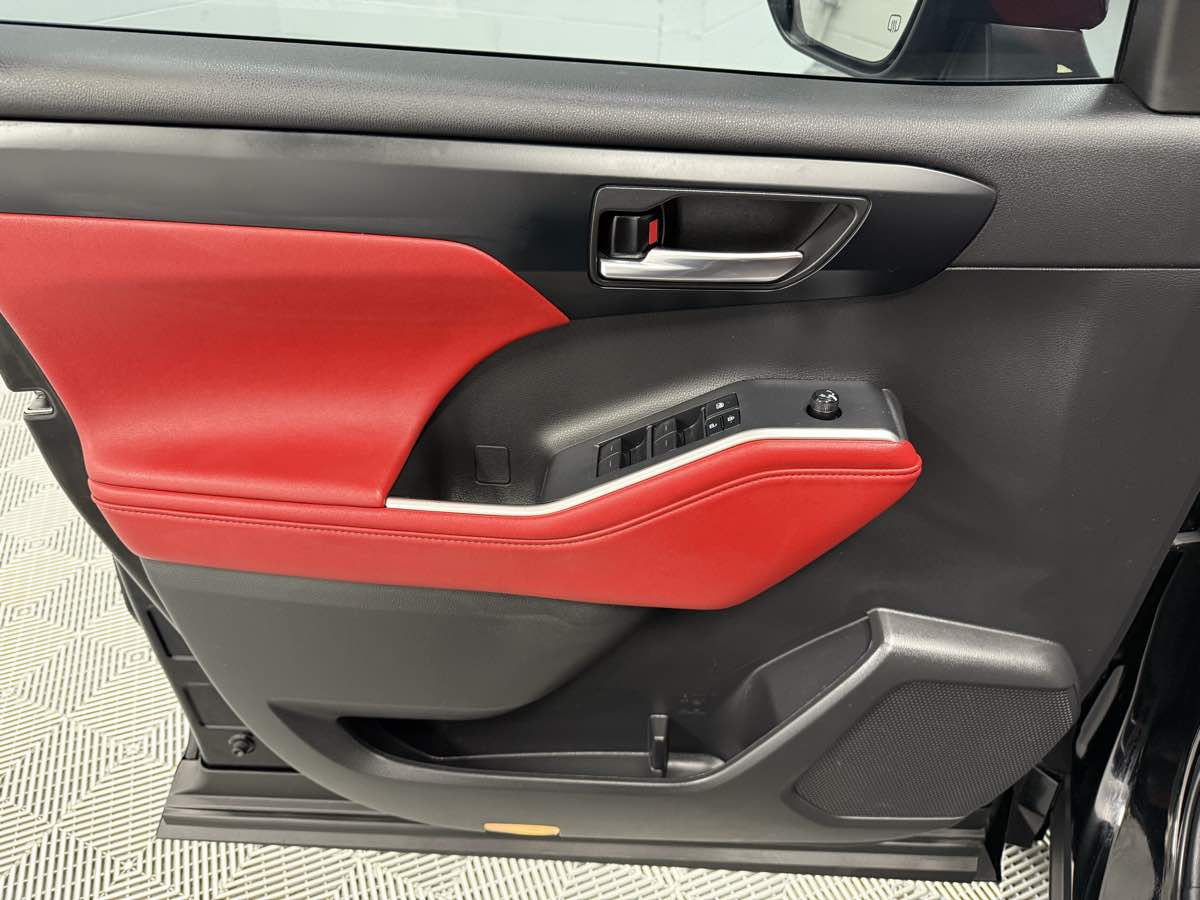 2022 Toyota Highlander XSE photo 2
