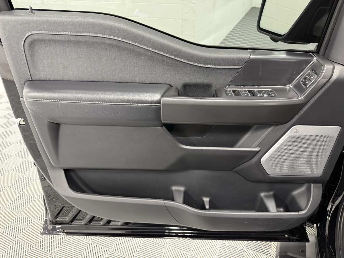 2024 Ford F-150 Lariat photo 9
