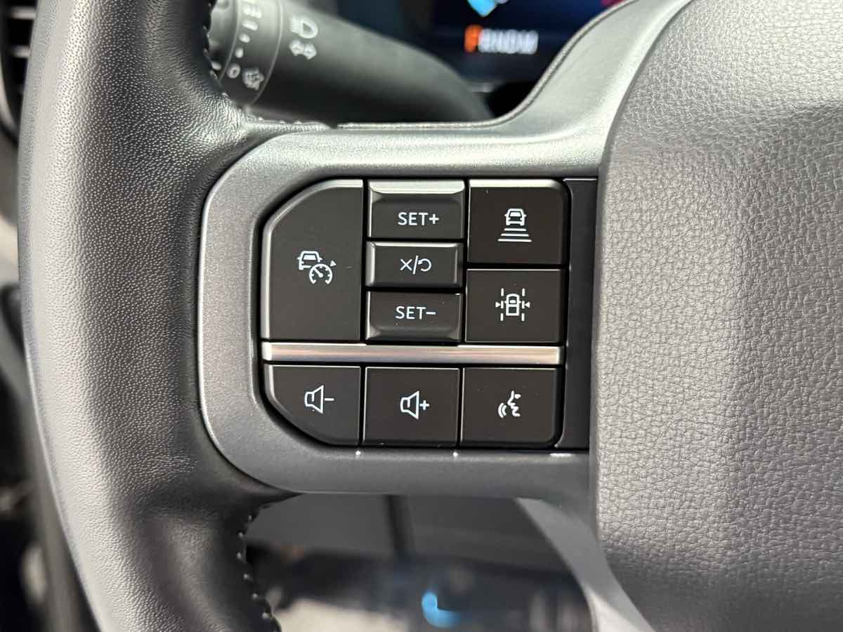 2024 Ford F-150 Lariat photo 16