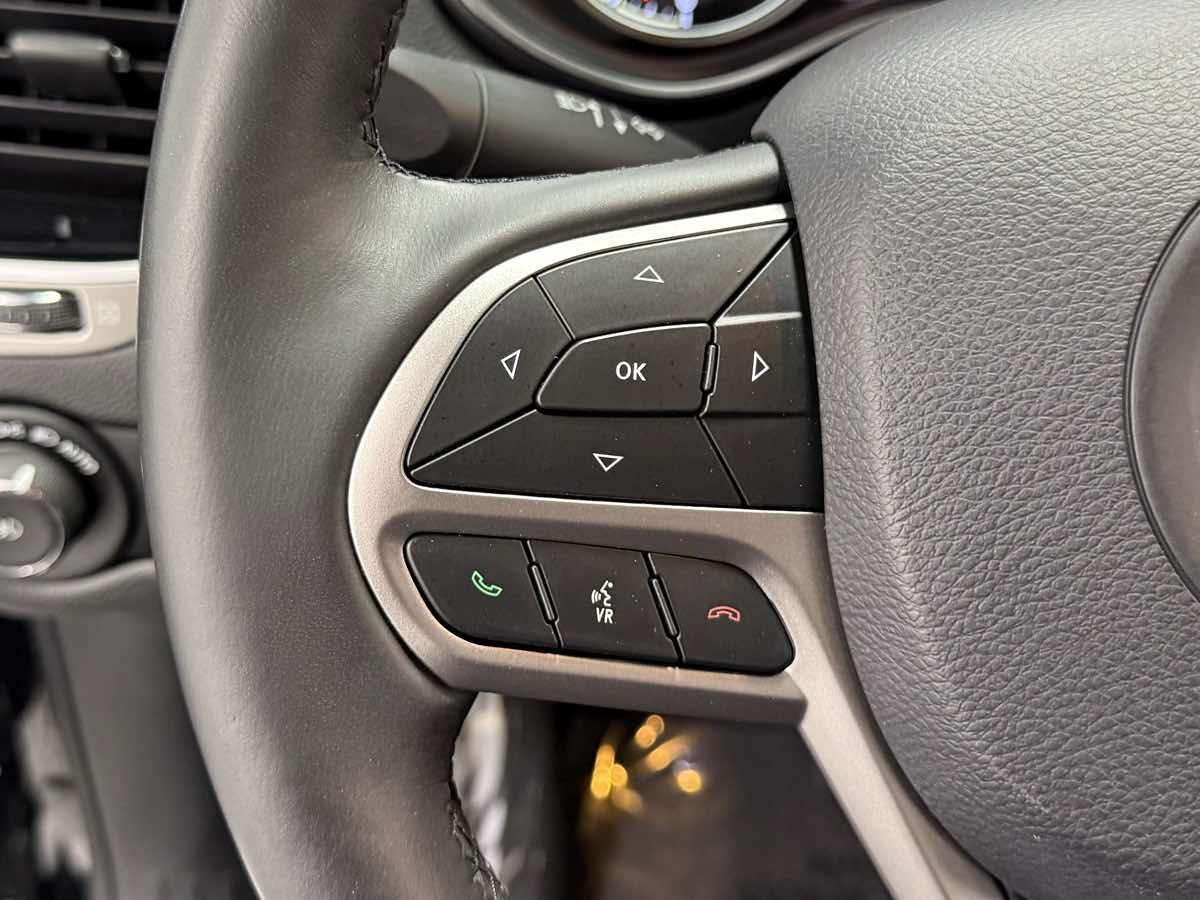 2019 Jeep Cherokee High Altitude photo 16