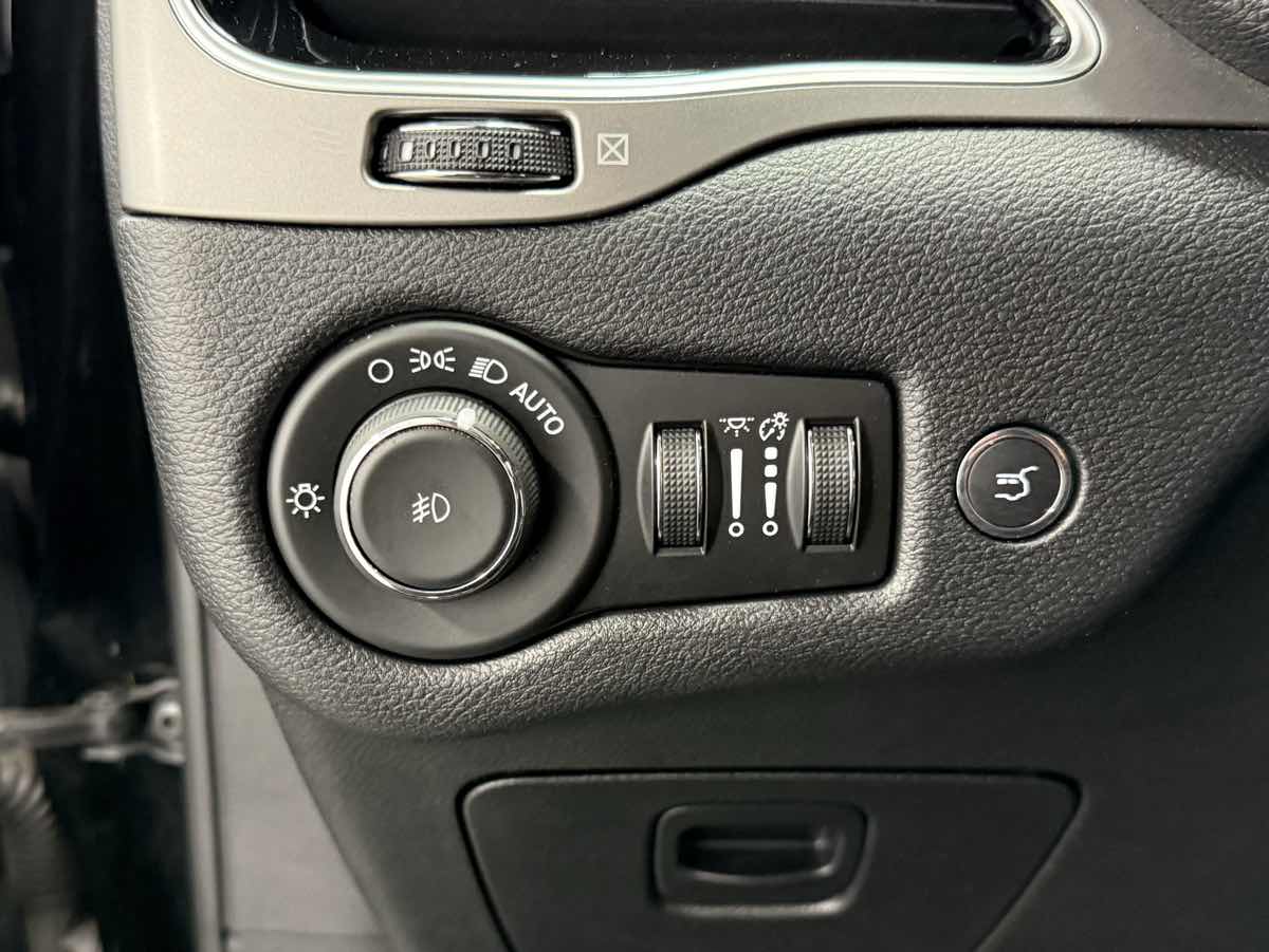 2019 Jeep Cherokee High Altitude photo 18