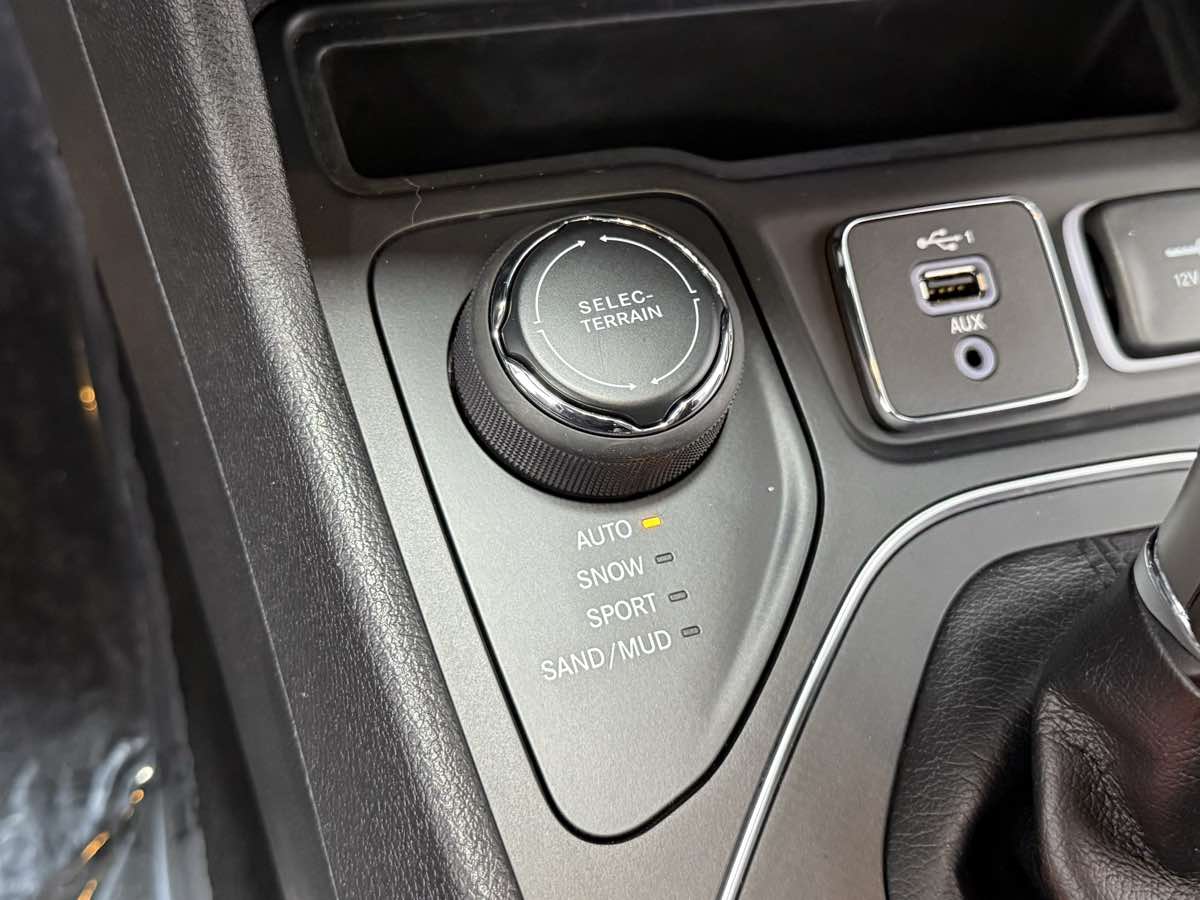 2019 Jeep Cherokee High Altitude photo 23