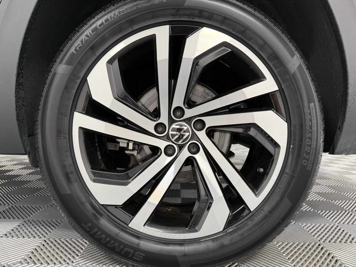 Sold 2022 Volkswagen Atlas 3.6L V6 SEL in Grand Rapids