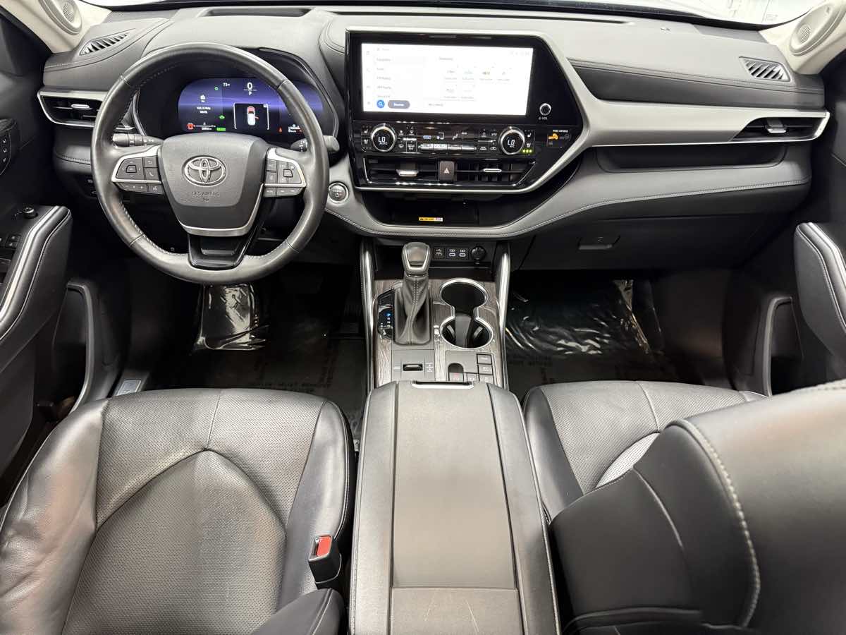 2023 Toyota Highlander Hybrid Platinum photo 8