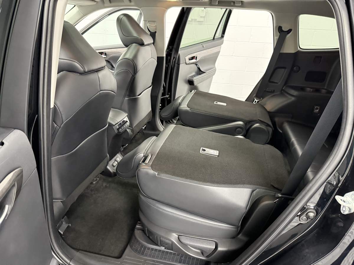 2023 Toyota Highlander Hybrid Platinum photo 11