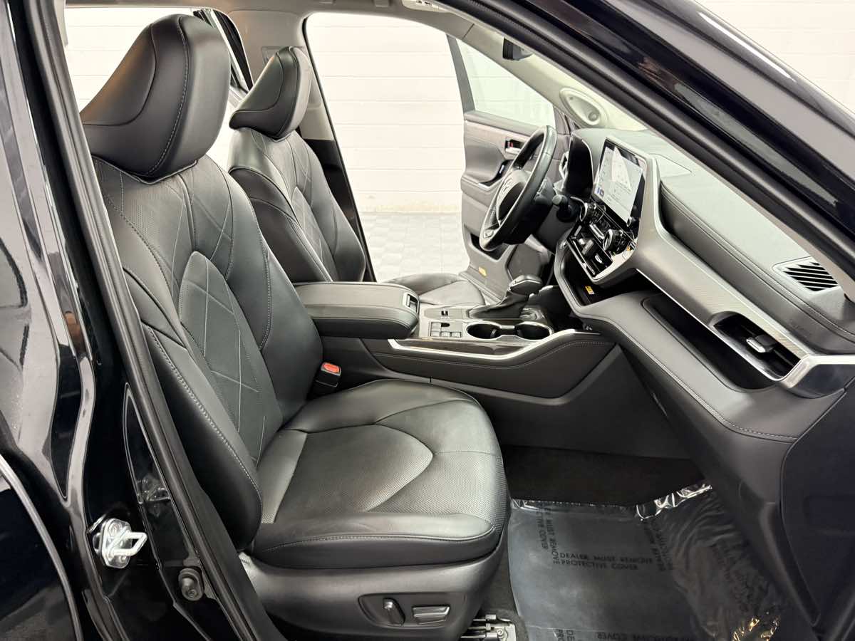 2023 Toyota Highlander Hybrid Platinum photo 12