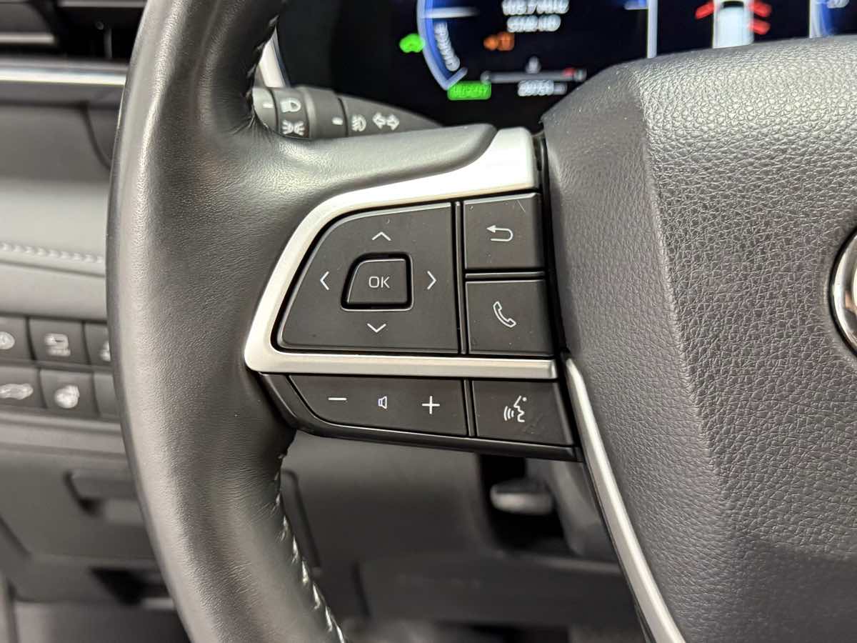 2023 Toyota Highlander Hybrid Platinum photo 14