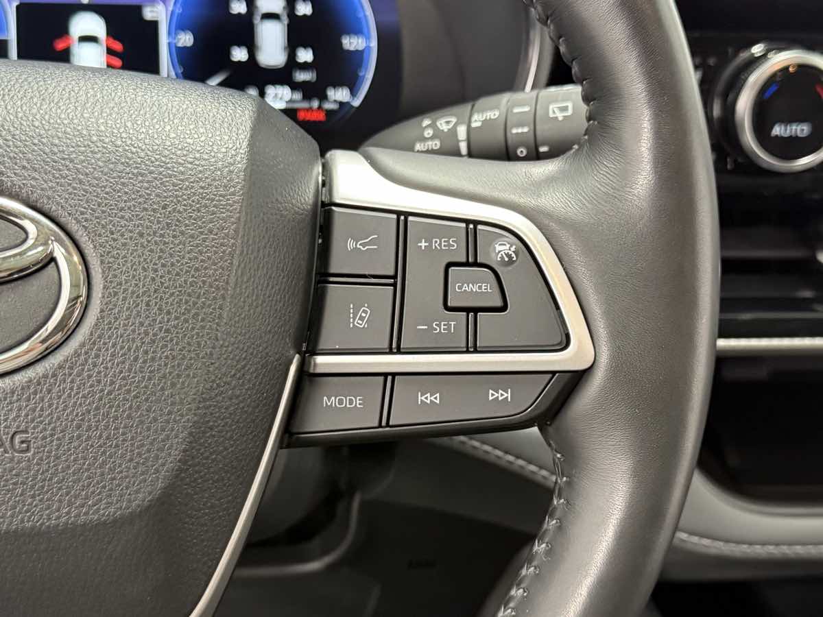2023 Toyota Highlander Hybrid Platinum photo 15