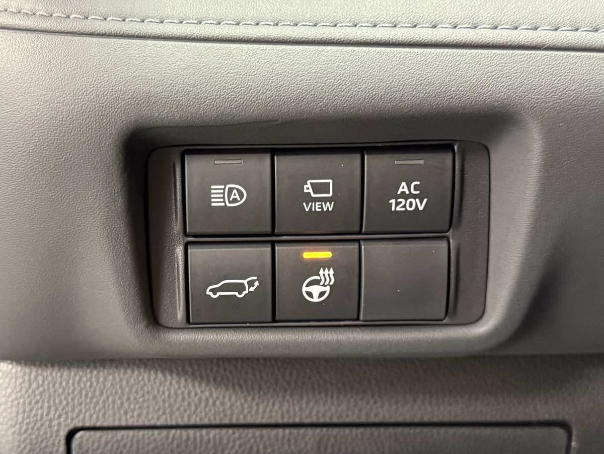 2023 Toyota Highlander Hybrid Platinum photo 17