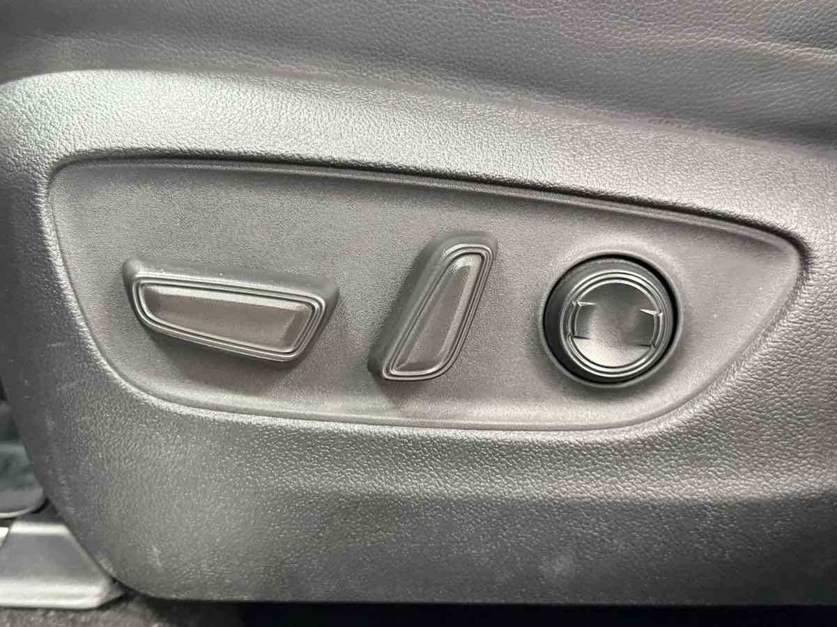 2023 Toyota Highlander Hybrid Platinum photo 23