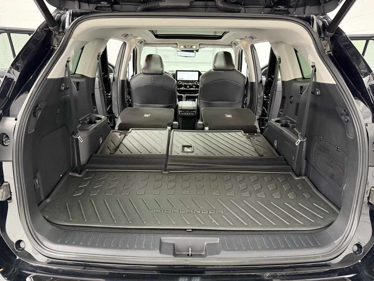 2023 Toyota Highlander Hybrid Platinum photo 25