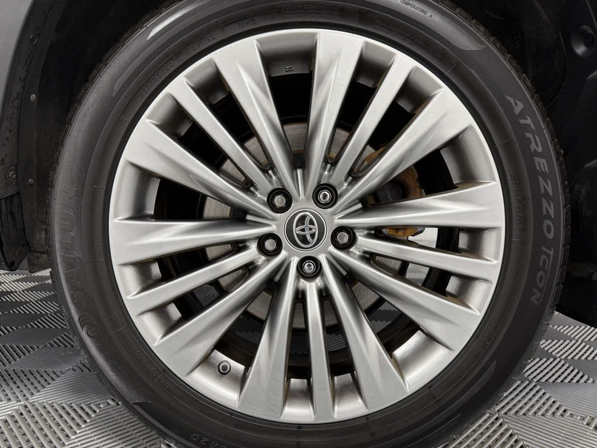 2023 Toyota Highlander Hybrid Platinum photo 29