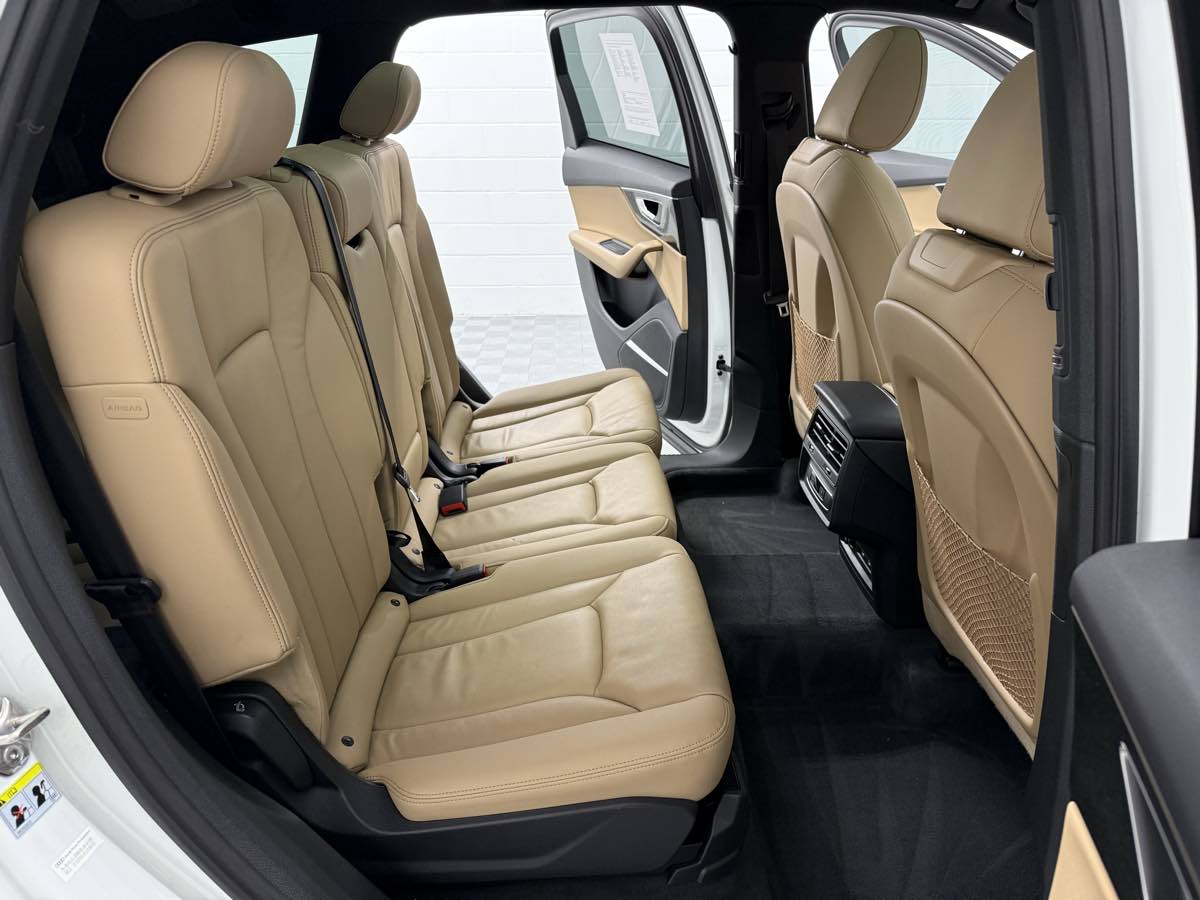 2022 Audi Q7 Premium Plus photo 12