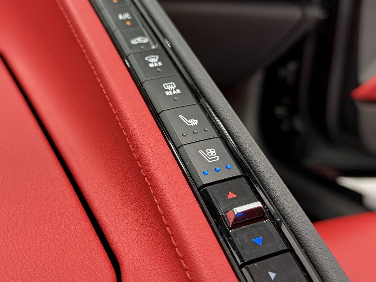 2023 Chevrolet Corvette 2LT photo 21