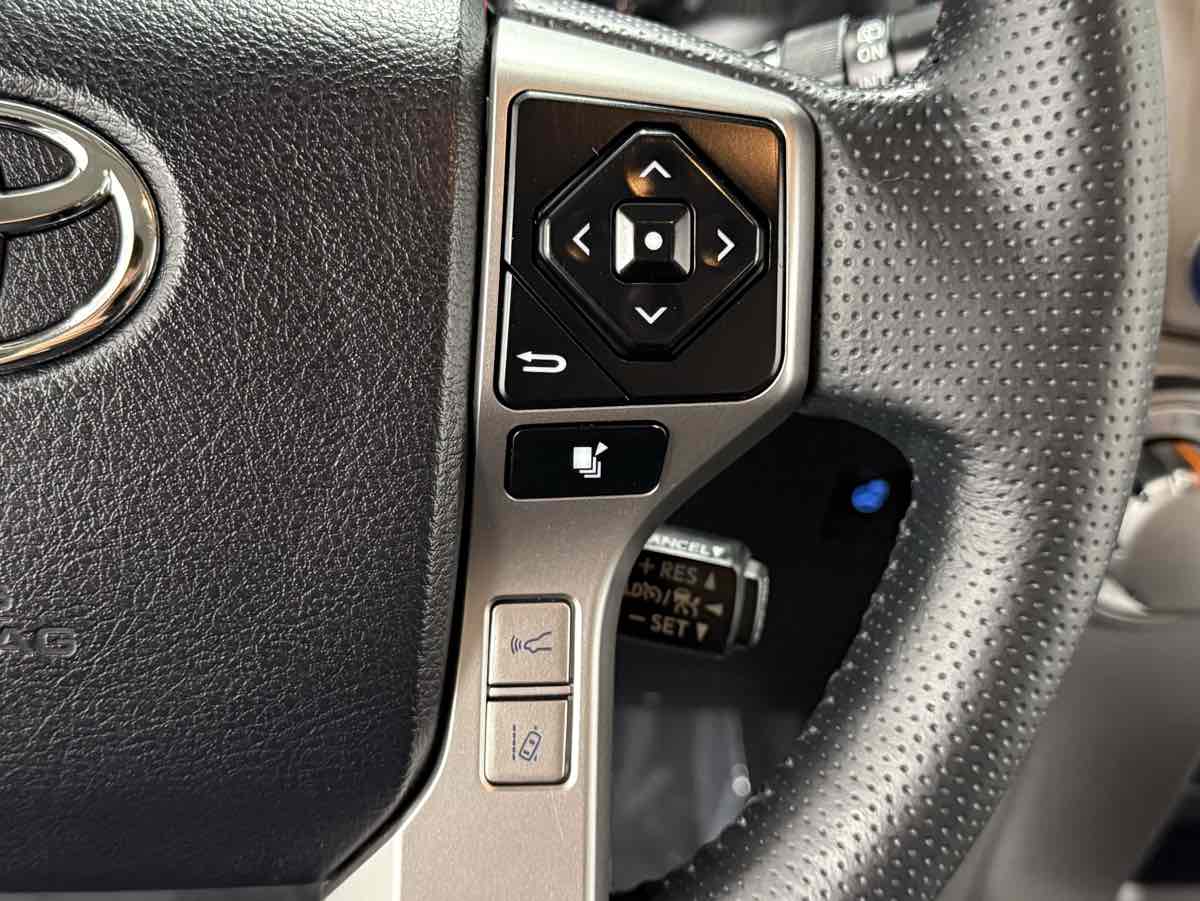 2024 Toyota 4Runner SR5 Premium photo 17